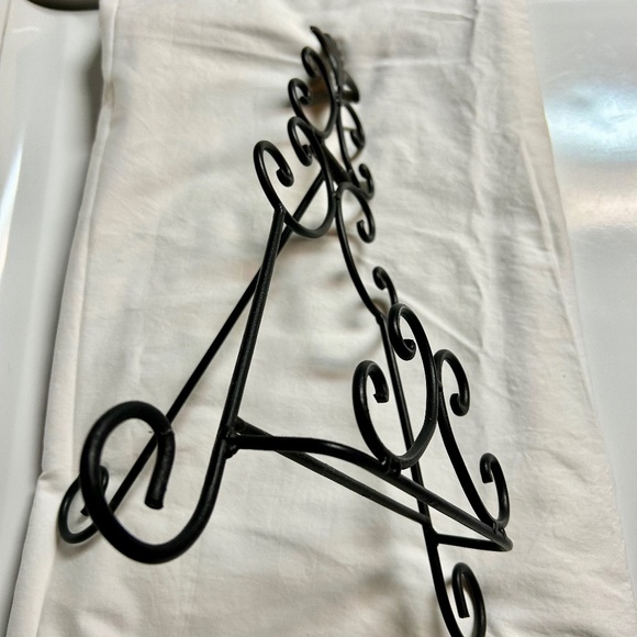 Black Metal Tabletop Easel - Picture 2 of 2